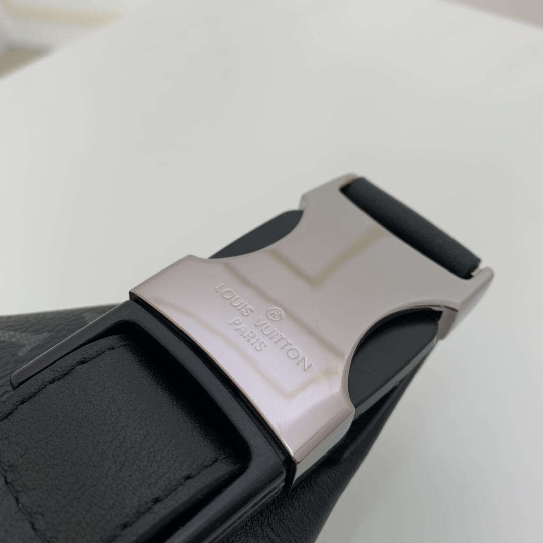 M44336  DISCOVERY BUMBAG, LOUIS VUITTON LV