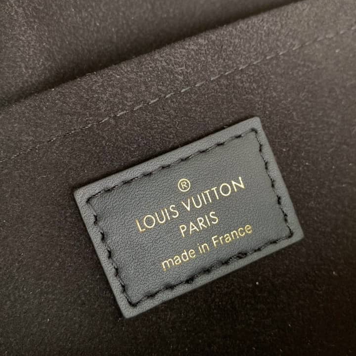 M45571  PETITE MALLE SOUPLE, Louis Vuitton LV Handbags