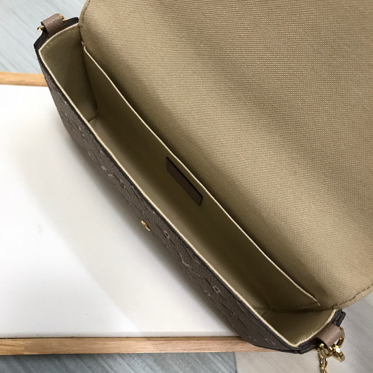 M68697, Louis Vuitton LV, POCHETTE FÉLICIE