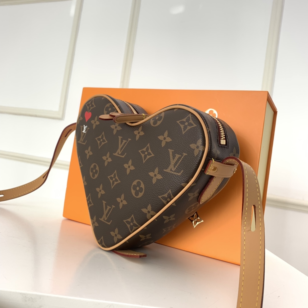 M57456  GAME ON CŒUR, Louis Vuitton LV