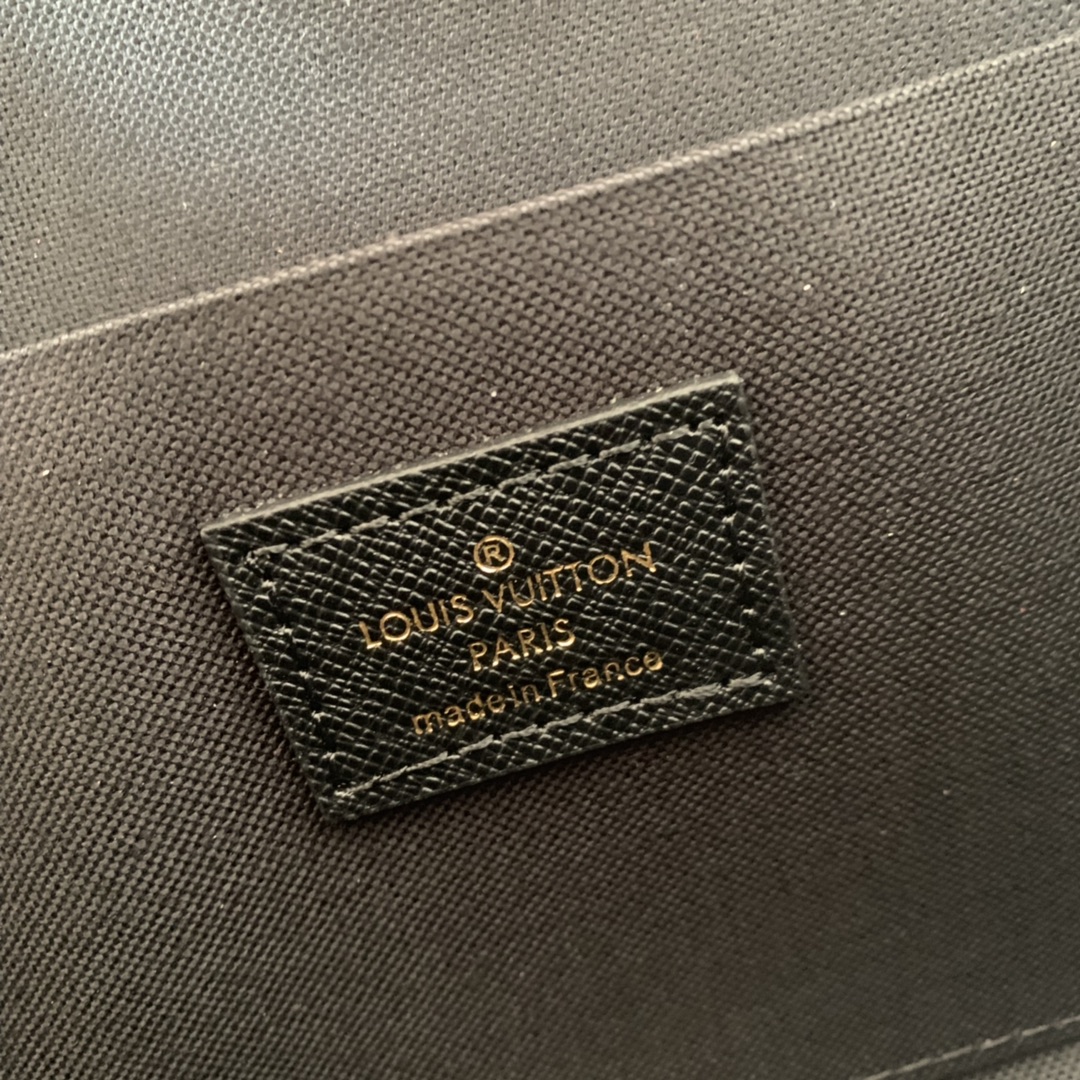 M80232  GAME ON FÉLICIE POCHETTE, Louis Vuitton LV