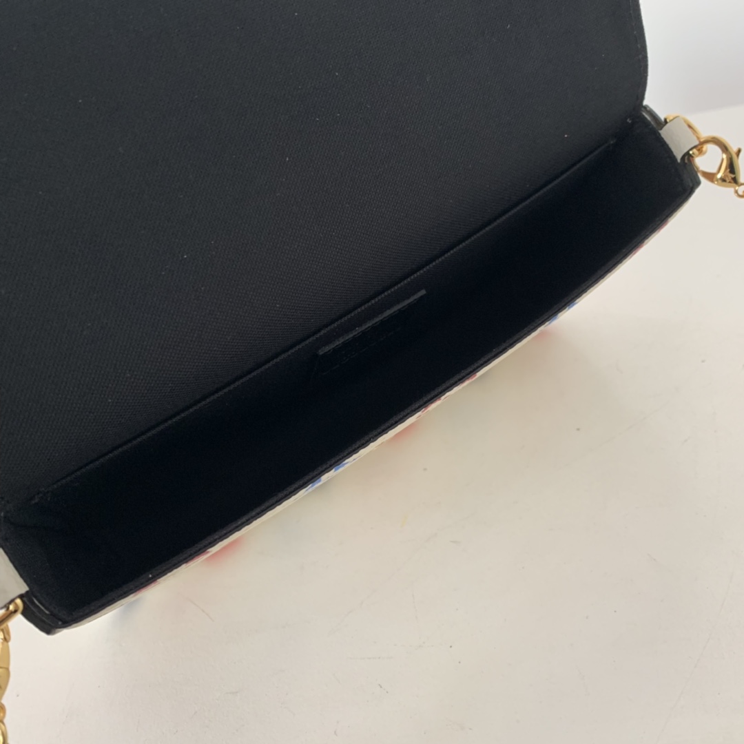 M80232  GAME ON FÉLICIE POCHETTE, Louis Vuitton LV