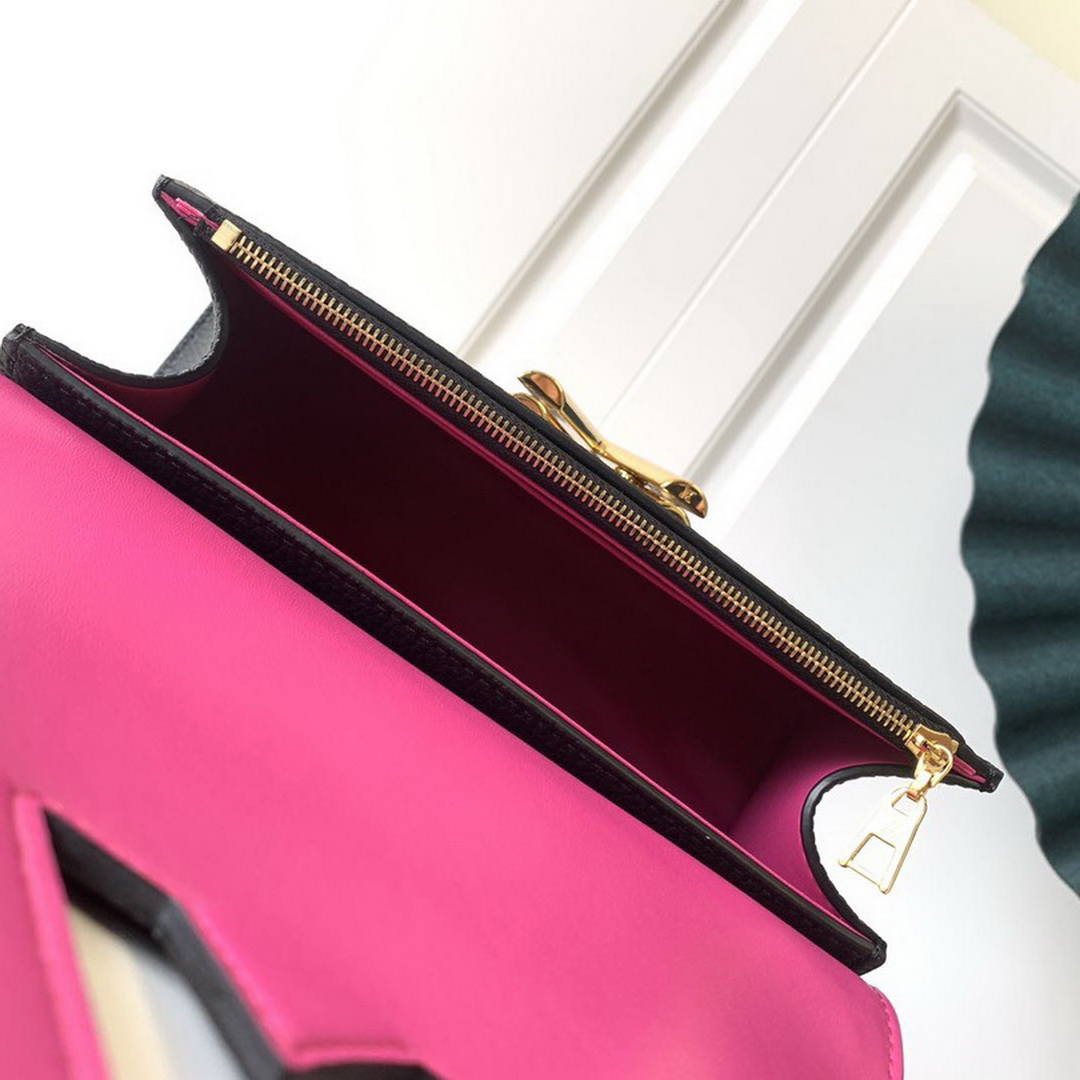 M57093  TWIST ONE HANDLE PM, LOUIS VUITTON LV