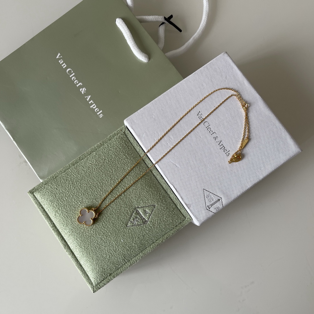 VanCleef&Arpels Necklaces