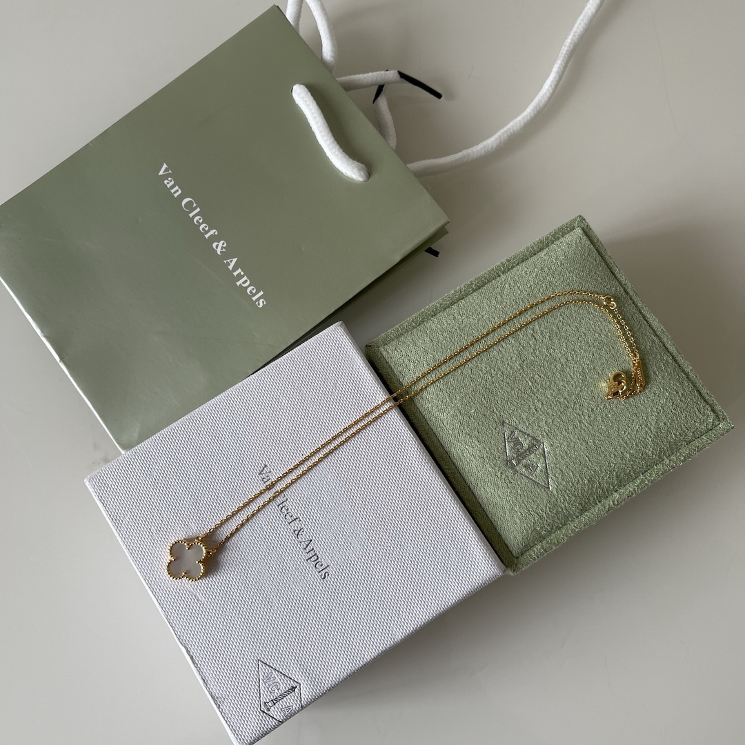VanCleef&Arpels Necklaces