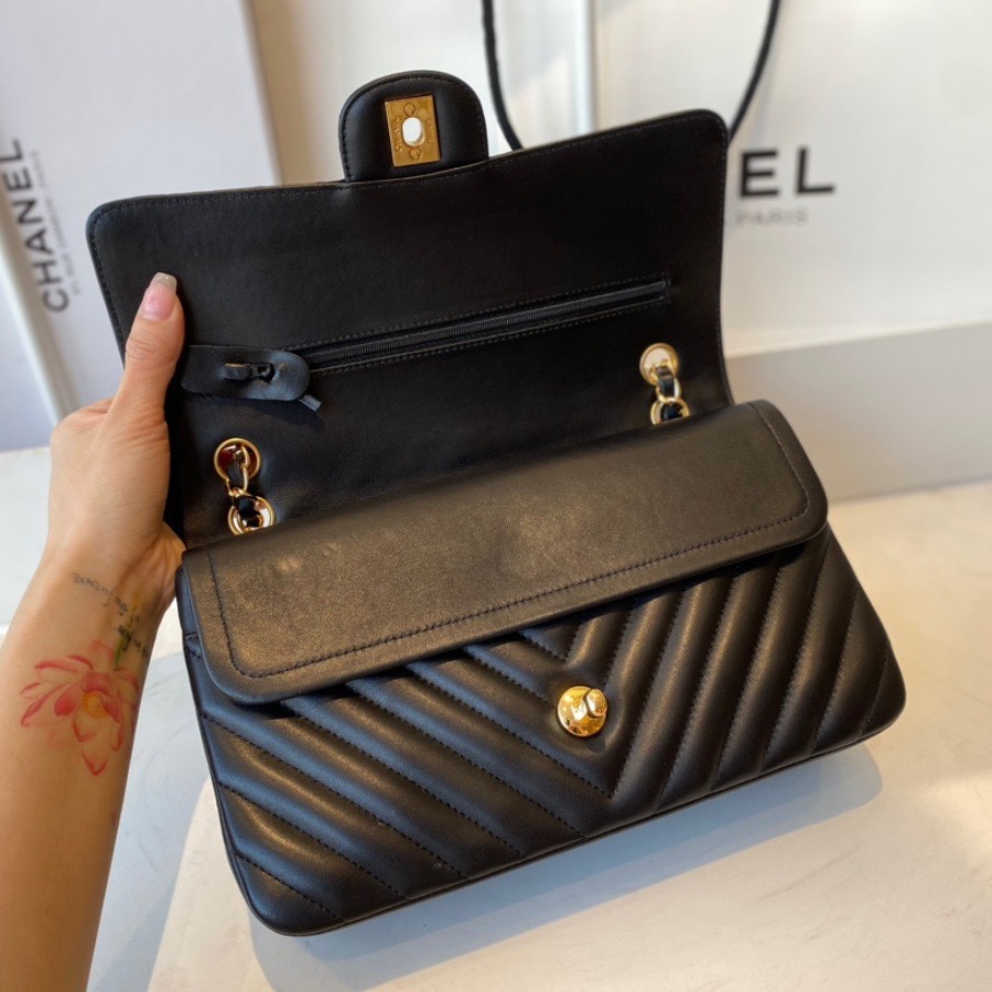 A01112  classic handbag, chanel bags
