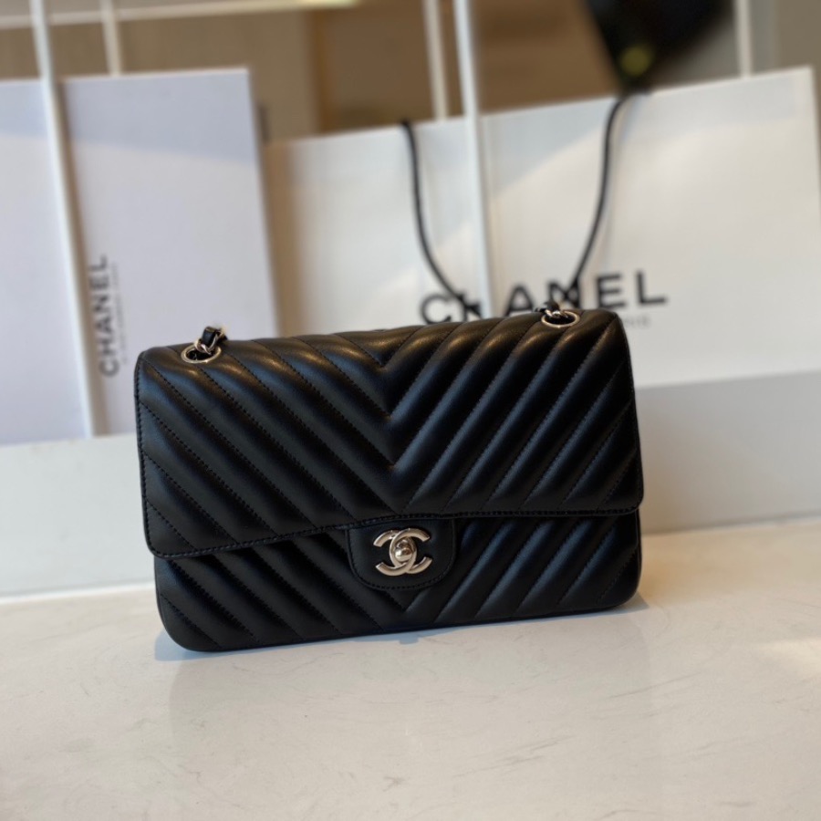 A01112  classic handbag, chanel bags