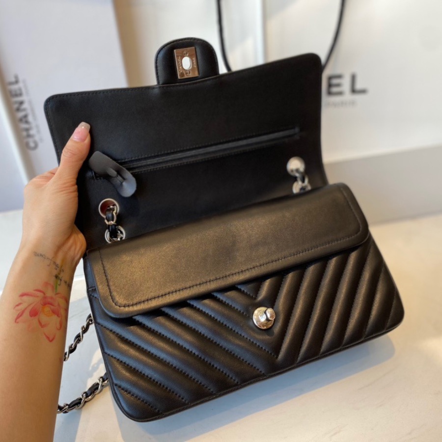 A01112  classic handbag, chanel bags