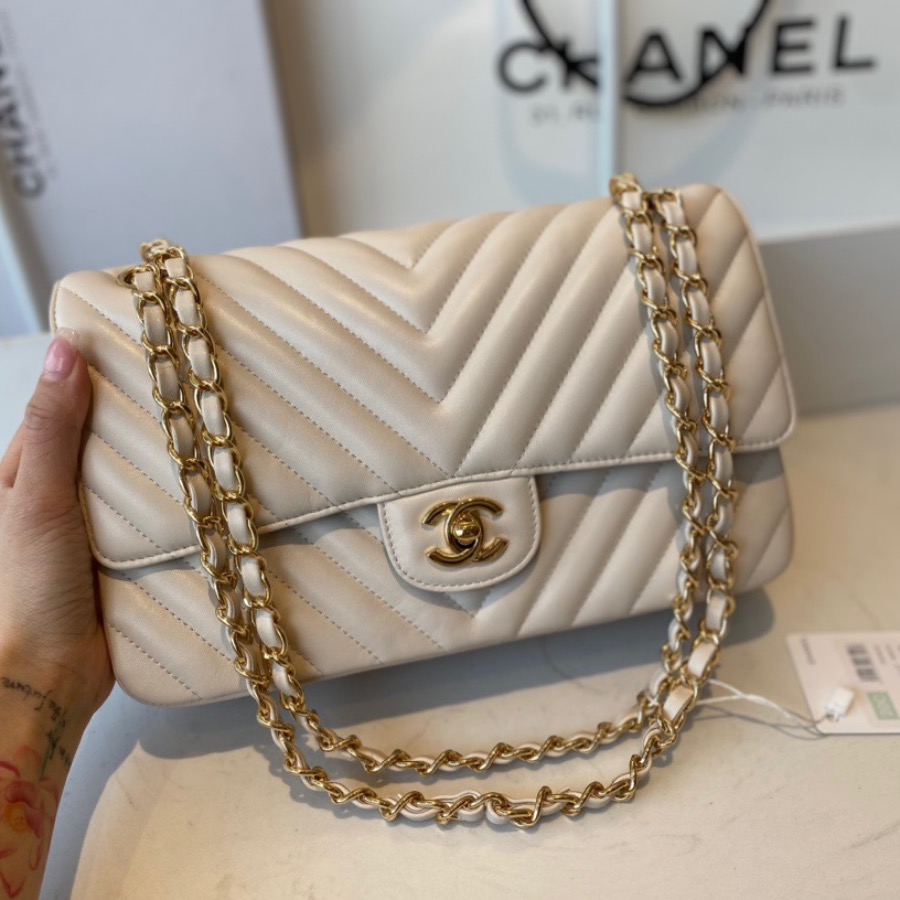 A01112  classic handbag, chanel bags