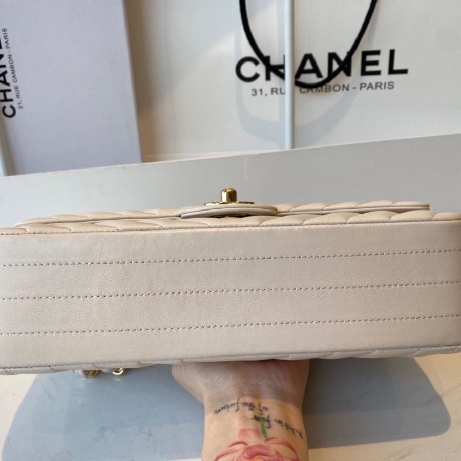 A01112  classic handbag, chanel bags