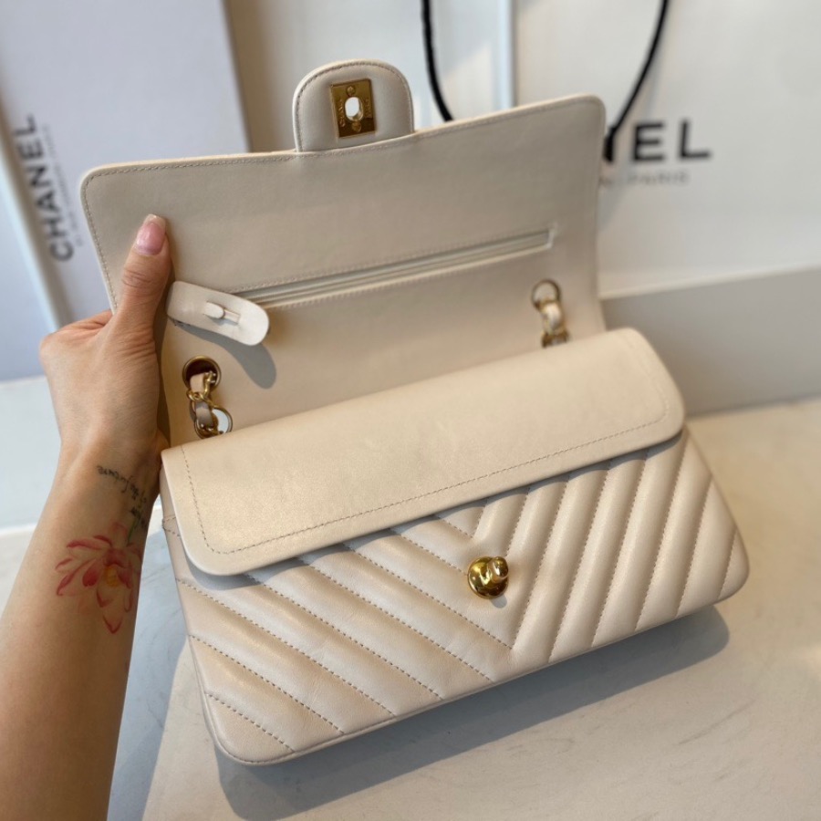 A01112  classic handbag, chanel bags