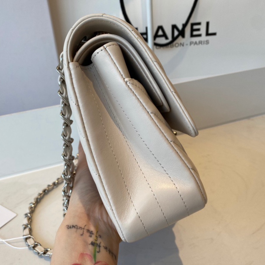 A01112  classic handbag, chanel bags