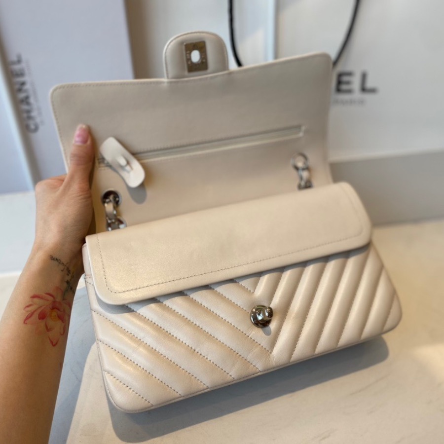 A01112  classic handbag, chanel bags