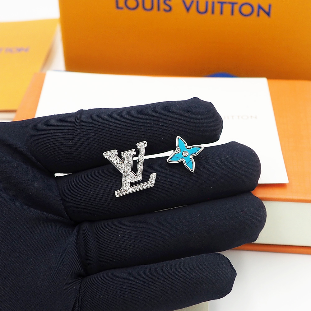 Earrings & Ear Stud, Louis Vuitton LV