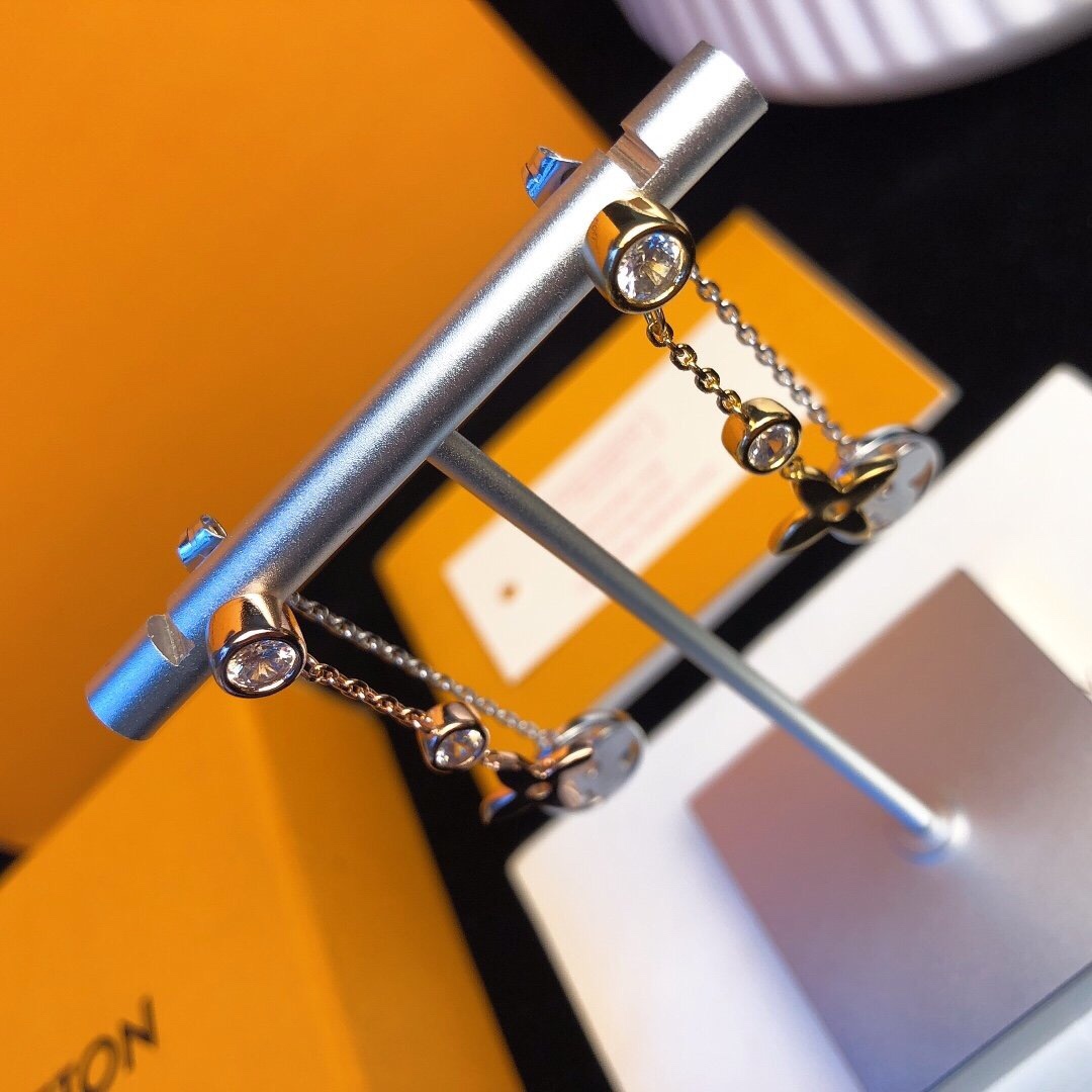 Earrings & Ear Stud, Louis Vuitton LV