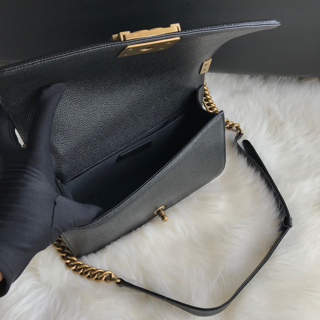 A67086, CHANEL BOY CHANEL HANDBAG, GRAINED CALFSKIN
