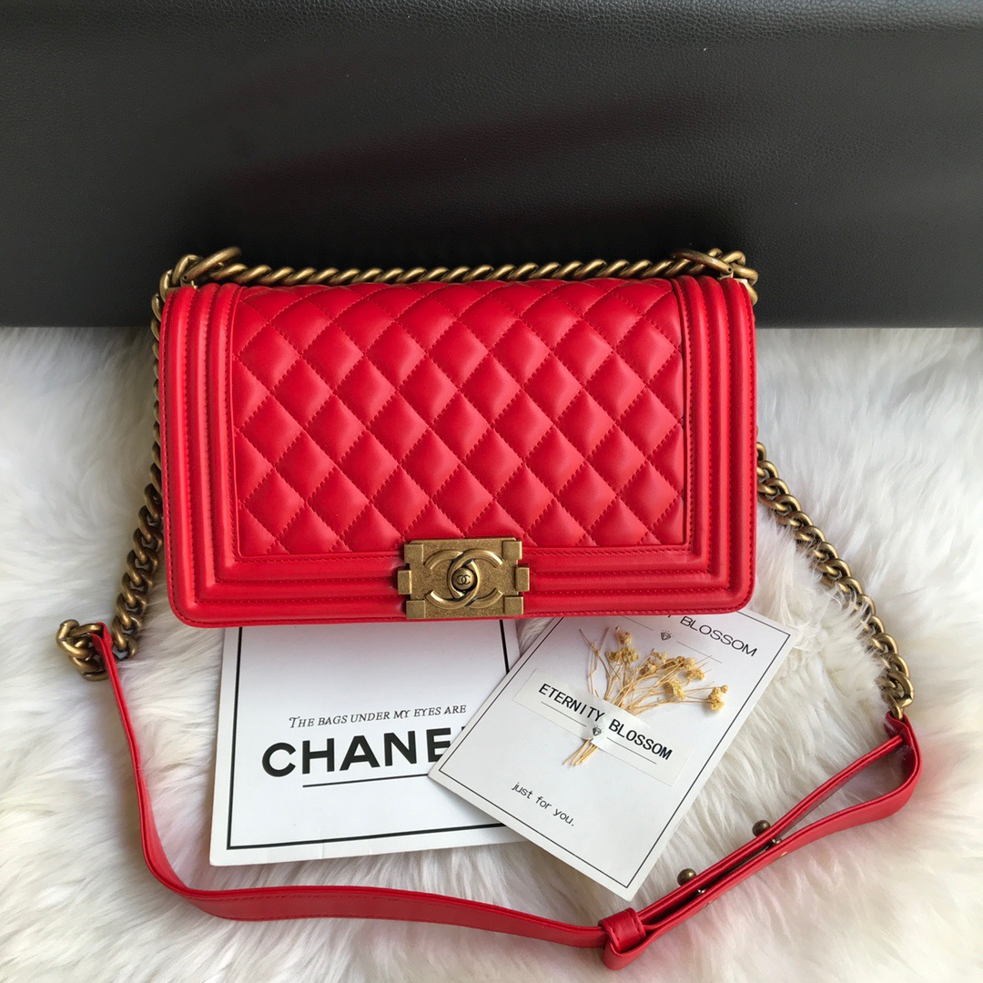 A67086, CHANEL BOY CHANEL HANDBAG, LAMBSKIN