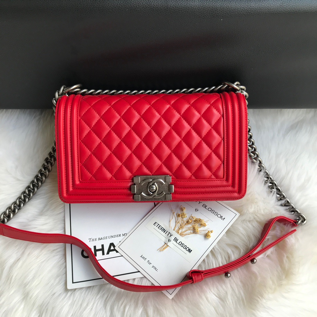 A67086, CHANEL BOY CHANEL HANDBAG, LAMBSKIN