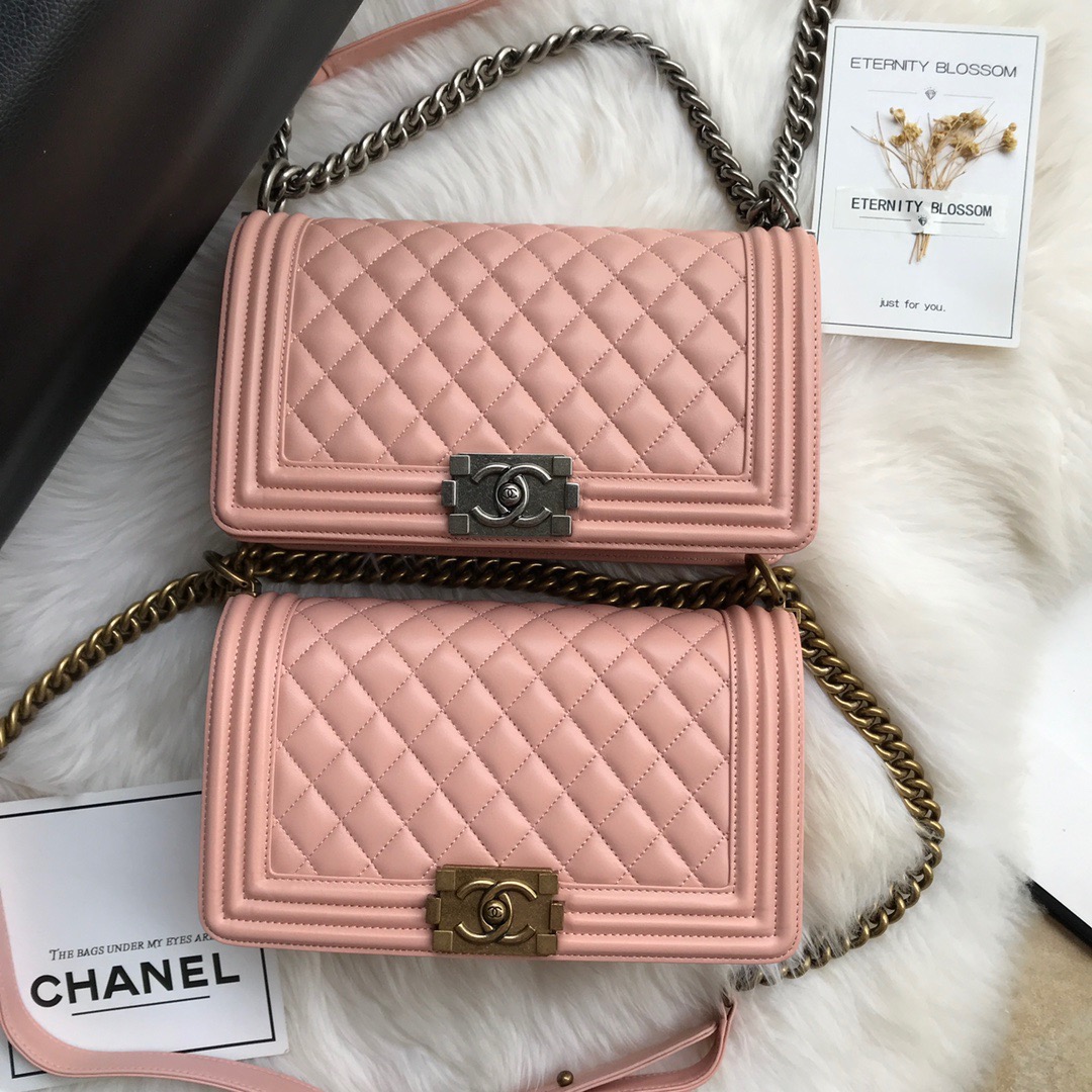 A67086, CHANEL BOY CHANEL HANDBAG, LAMBSKIN