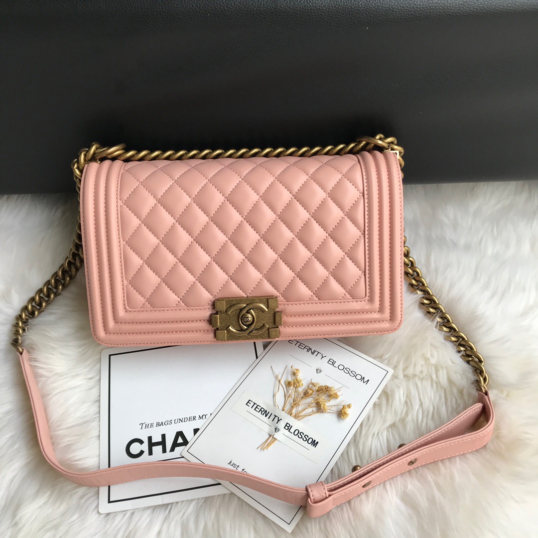 A67086, CHANEL BOY CHANEL HANDBAG, LAMBSKIN