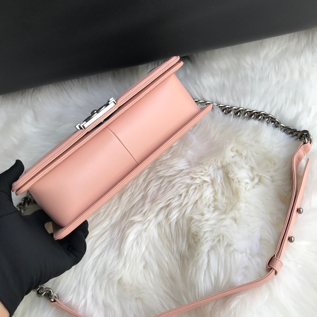 A67086, CHANEL BOY CHANEL HANDBAG, LAMBSKIN