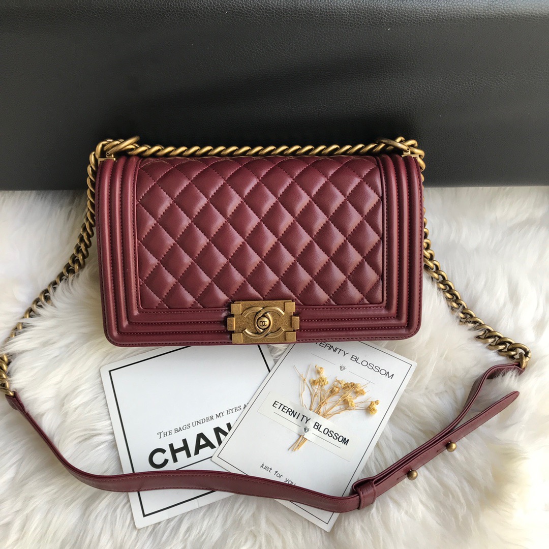 A67086, CHANEL BOY CHANEL HANDBAG, LAMBSKIN