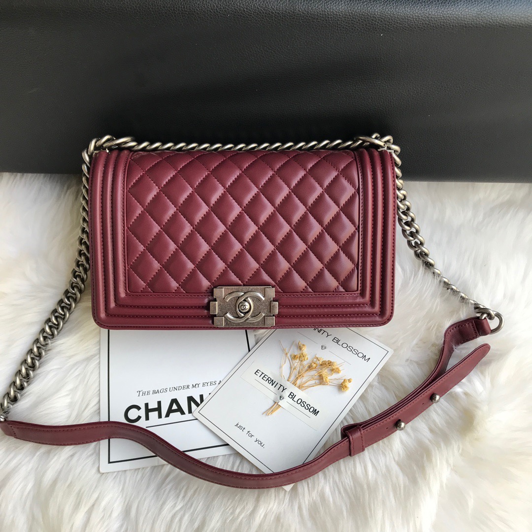 A67086, CHANEL BOY CHANEL HANDBAG, LAMBSKIN