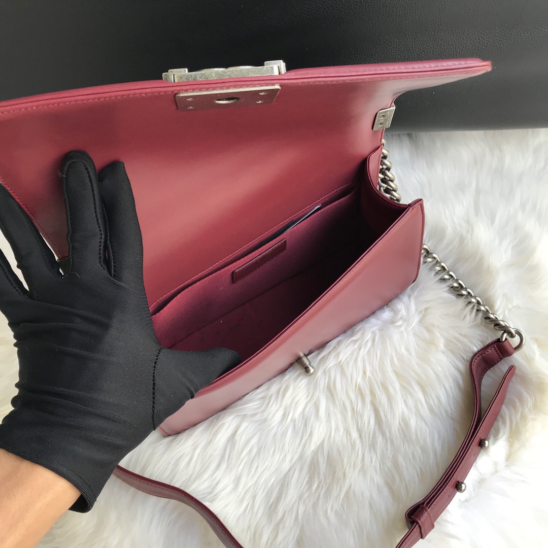 A67086, CHANEL BOY CHANEL HANDBAG, LAMBSKIN