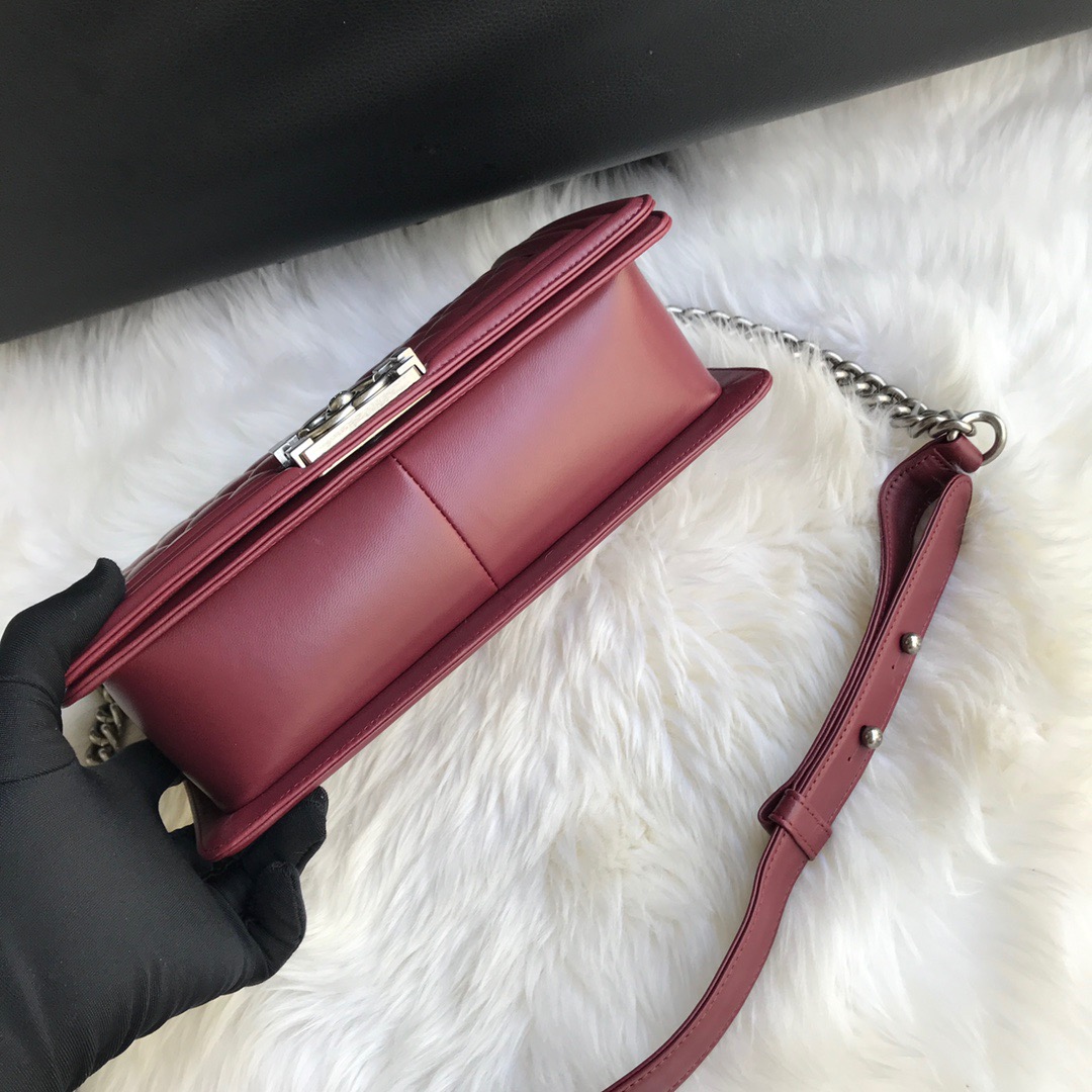 A67086, CHANEL BOY CHANEL HANDBAG, LAMBSKIN