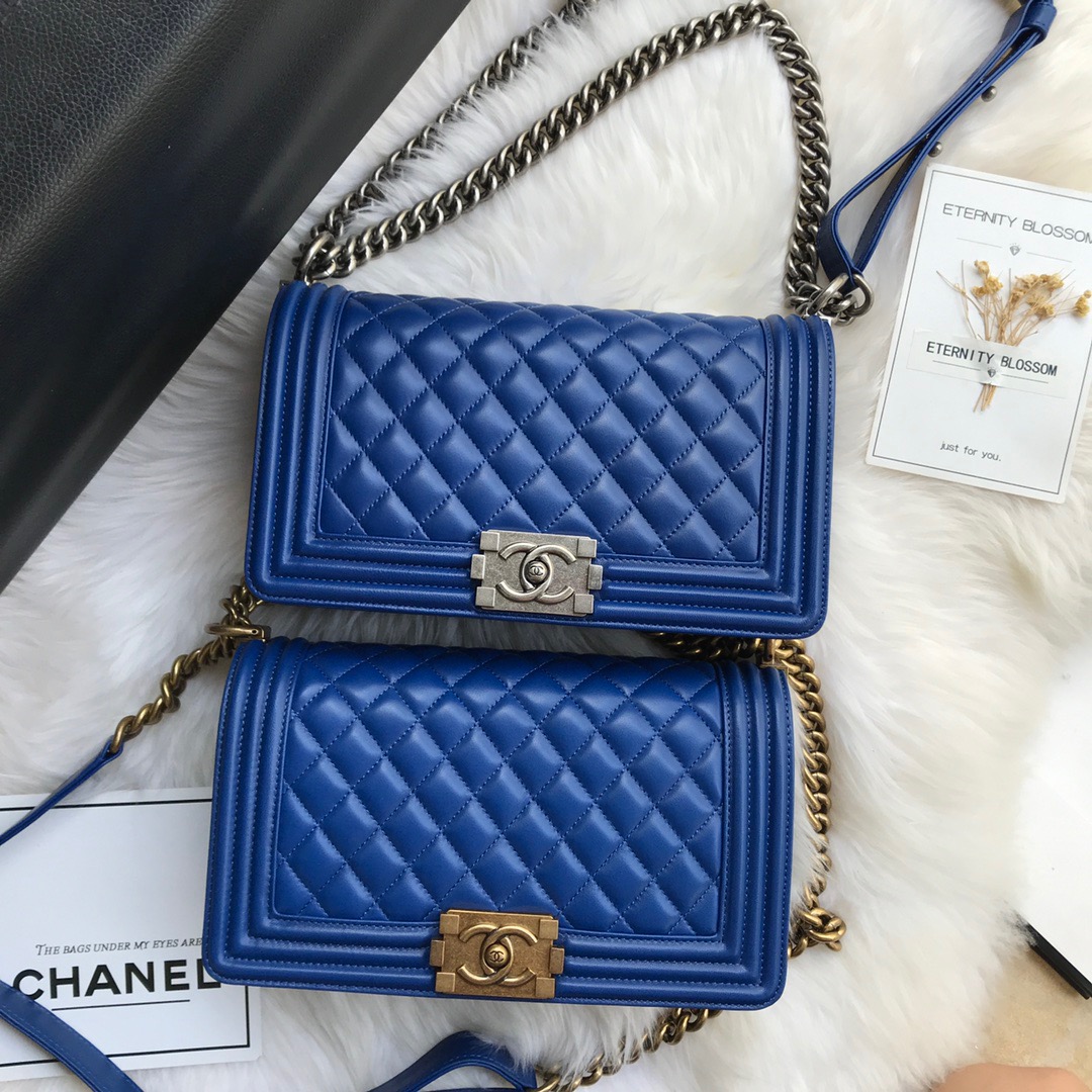 A67086, CHANEL BOY CHANEL HANDBAG, LAMBSKIN