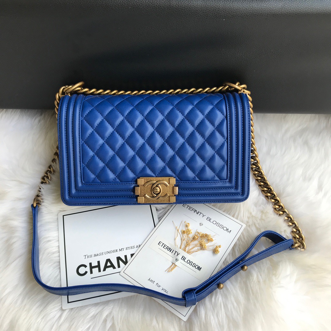 A67086, CHANEL BOY CHANEL HANDBAG, LAMBSKIN