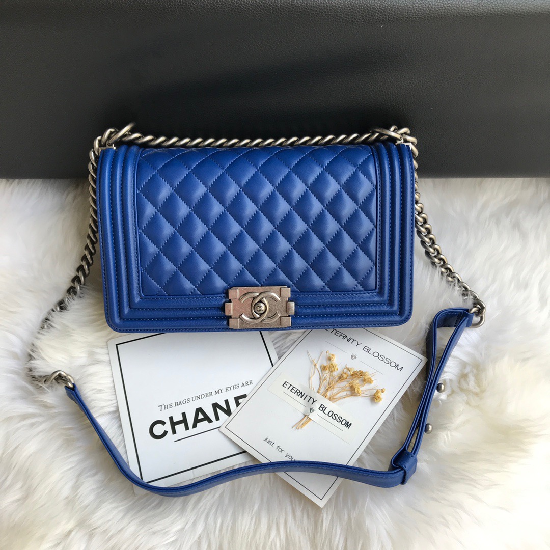 A67086, CHANEL BOY CHANEL HANDBAG, LAMBSKIN