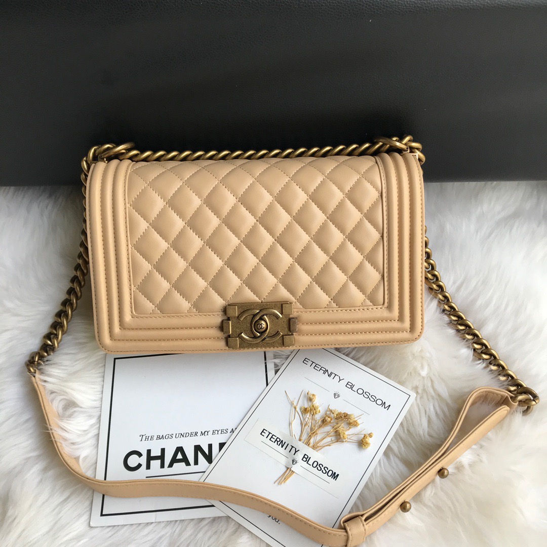 A67086, CHANEL BOY CHANEL HANDBAG, LAMBSKIN