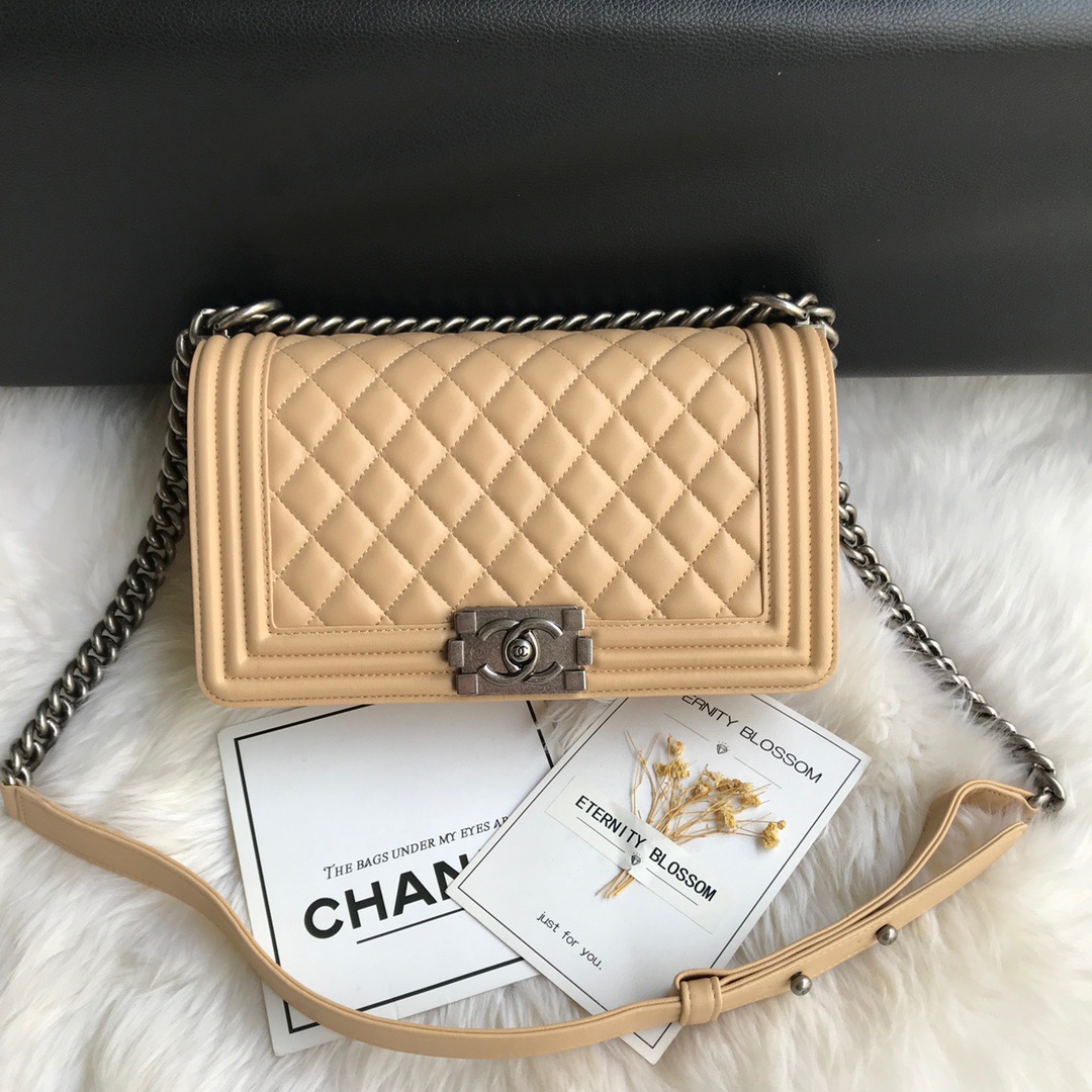 A67086, CHANEL BOY CHANEL HANDBAG, LAMBSKIN