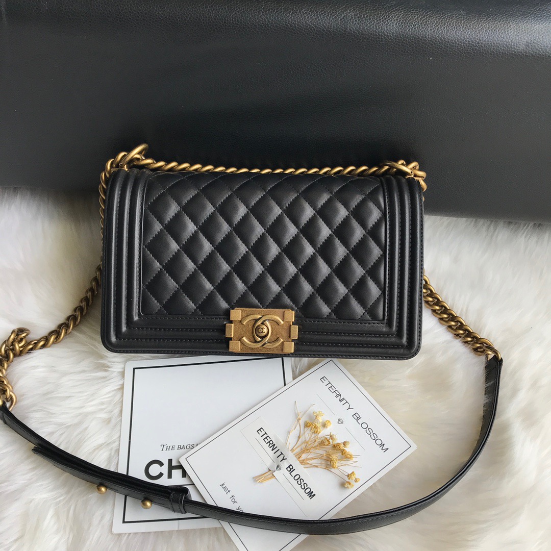 A67086, CHANEL BOY CHANEL HANDBAG, LAMBSKIN