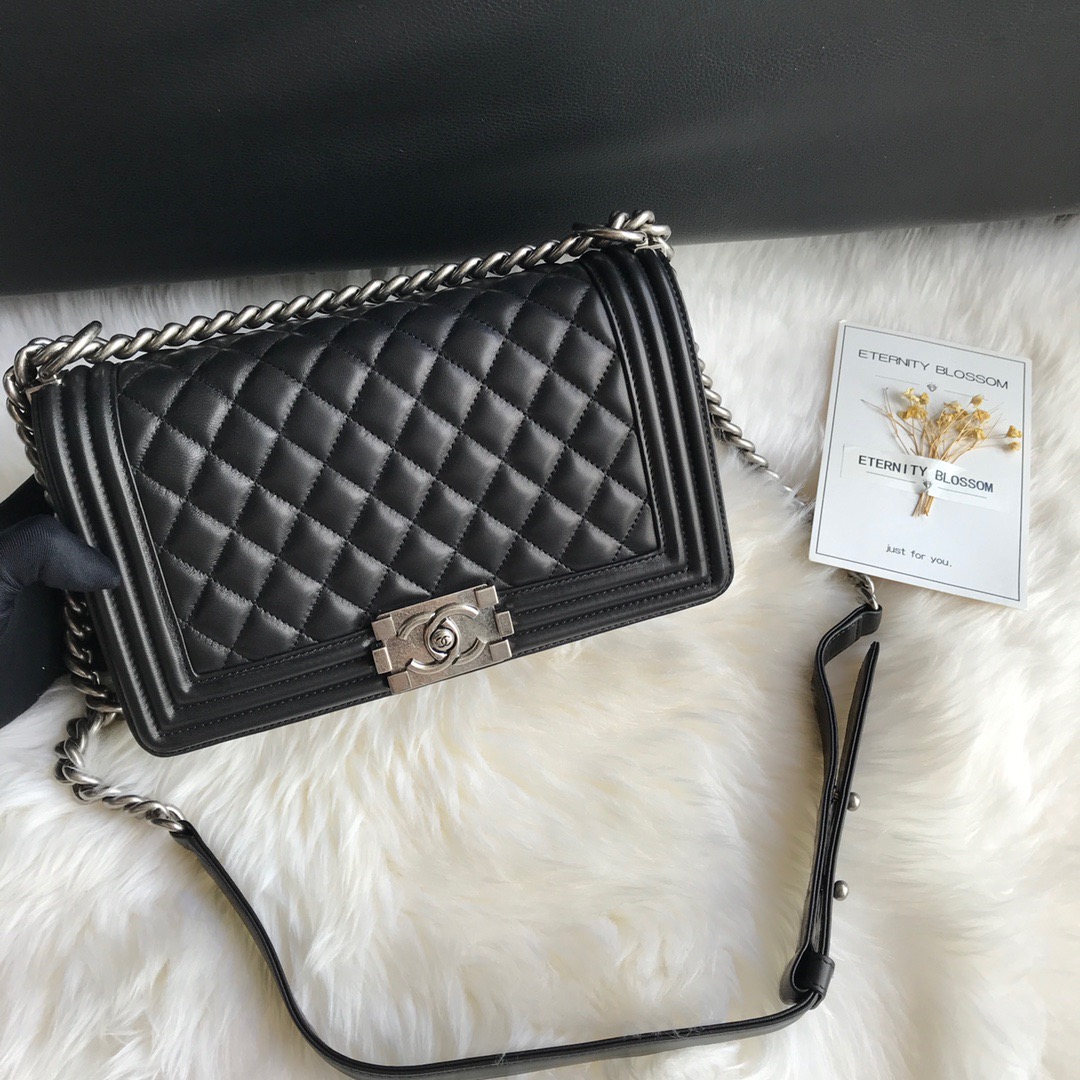A67086, CHANEL BOY CHANEL HANDBAG, LAMBSKIN