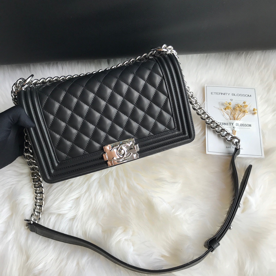 A67086, CHANEL BOY CHANEL HANDBAG, LAMBSKIN