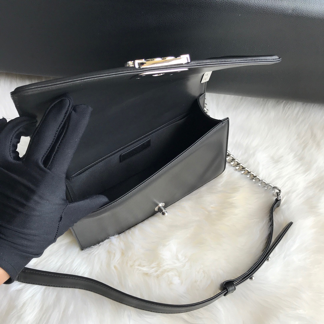 A67086, CHANEL BOY CHANEL HANDBAG, LAMBSKIN