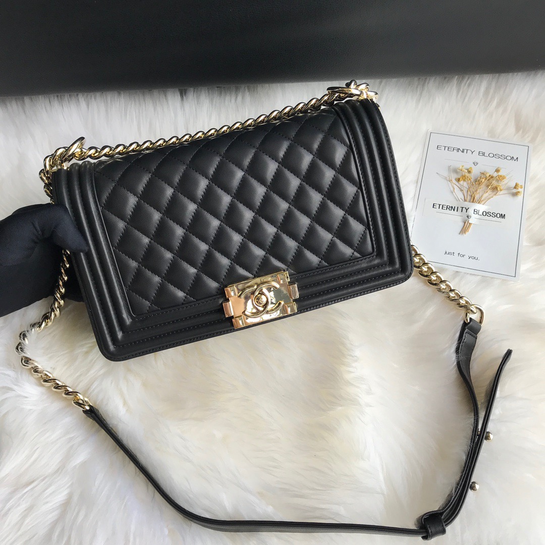 A67086, CHANEL BOY CHANEL HANDBAG, LAMBSKIN