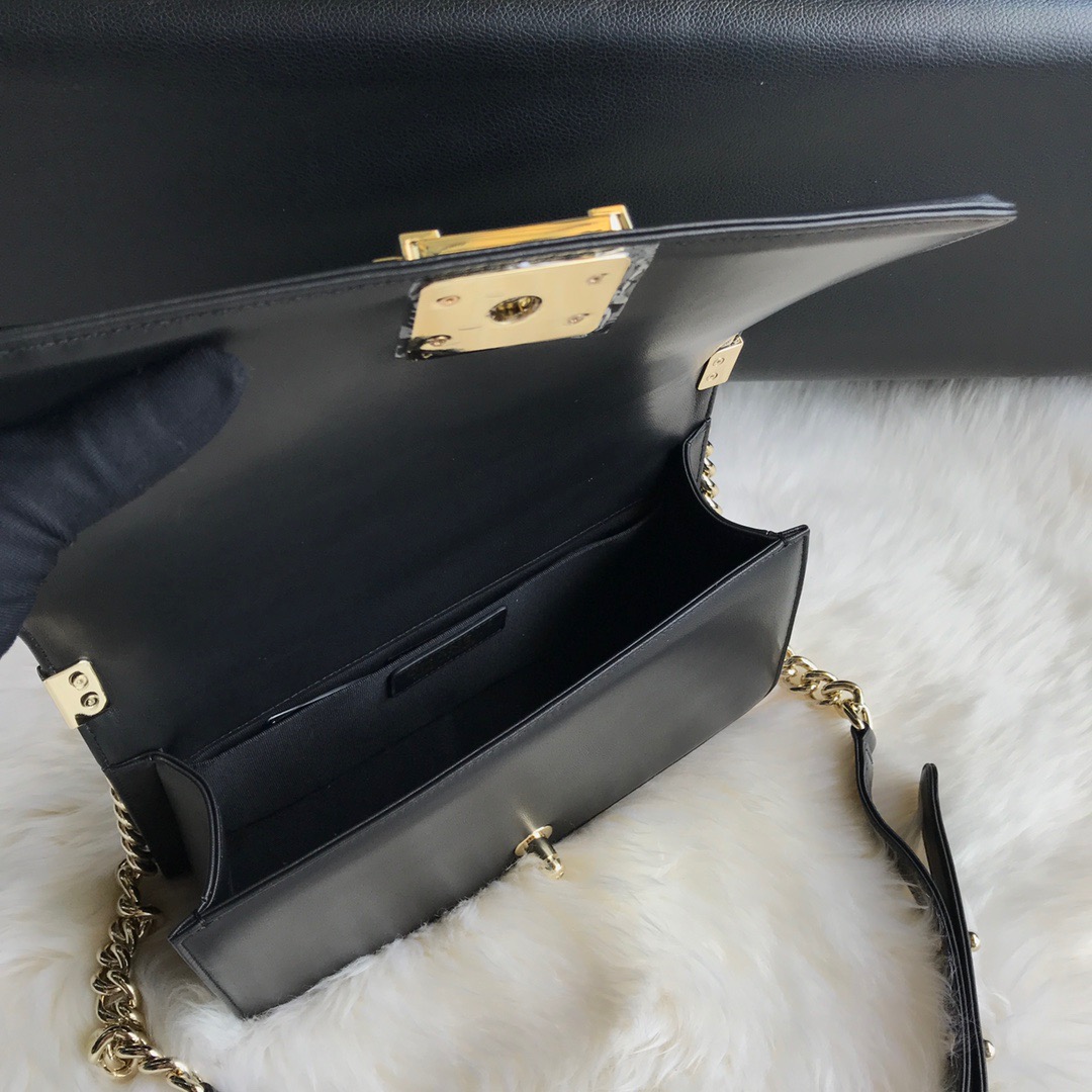 A67086, CHANEL BOY CHANEL HANDBAG, LAMBSKIN