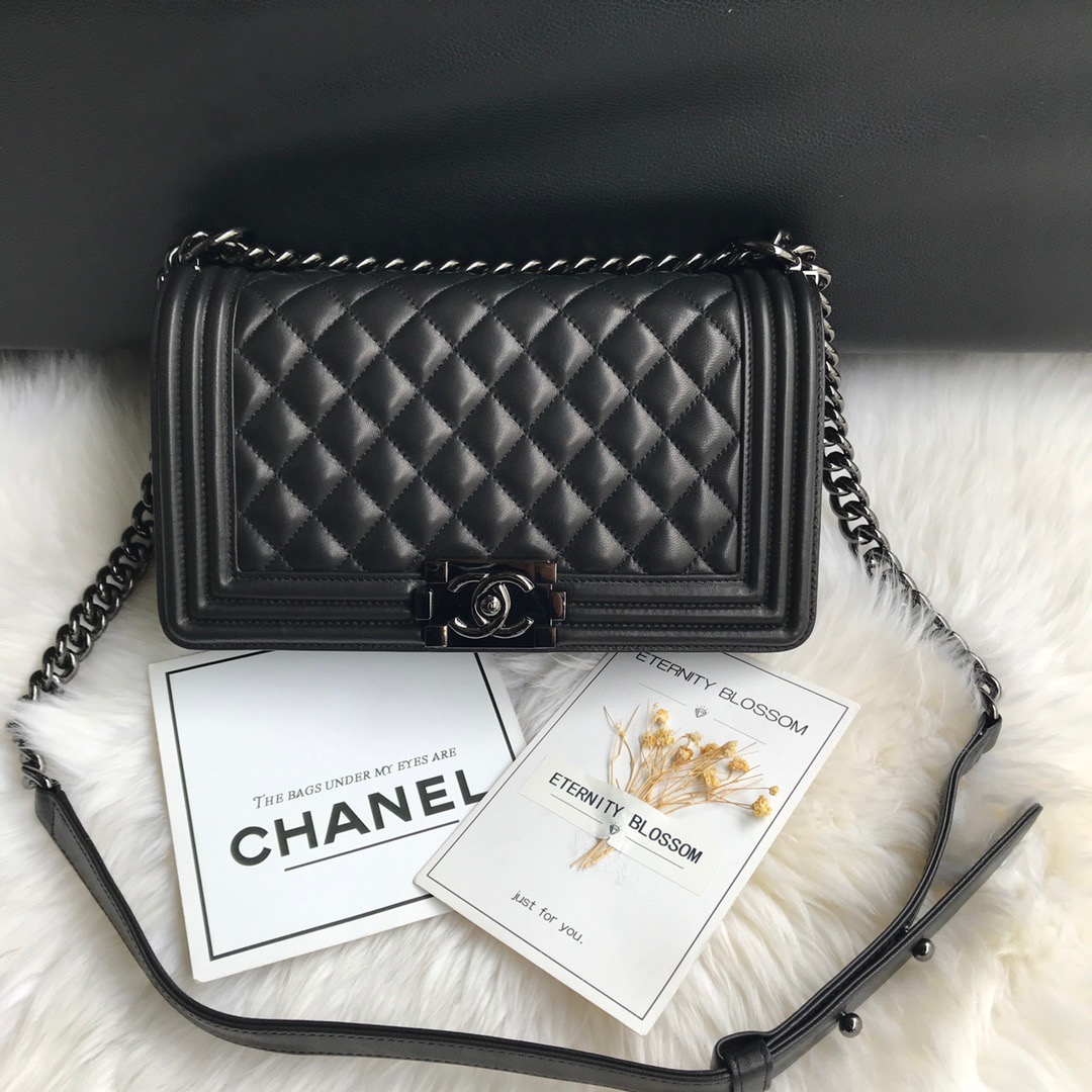 A67086, CHANEL BOY CHANEL HANDBAG, LAMBSKIN