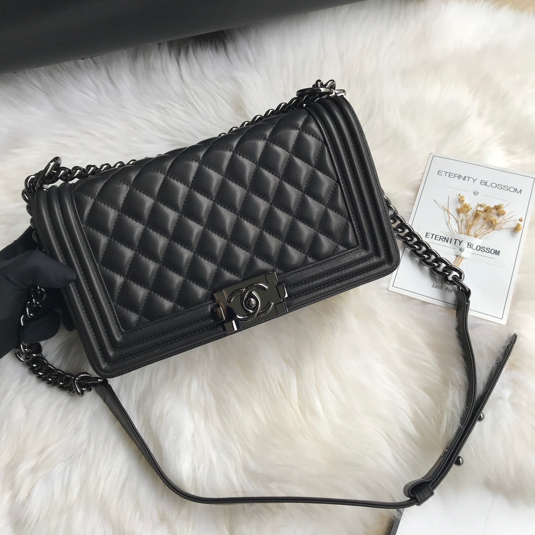 A67086, CHANEL BOY CHANEL HANDBAG, LAMBSKIN
