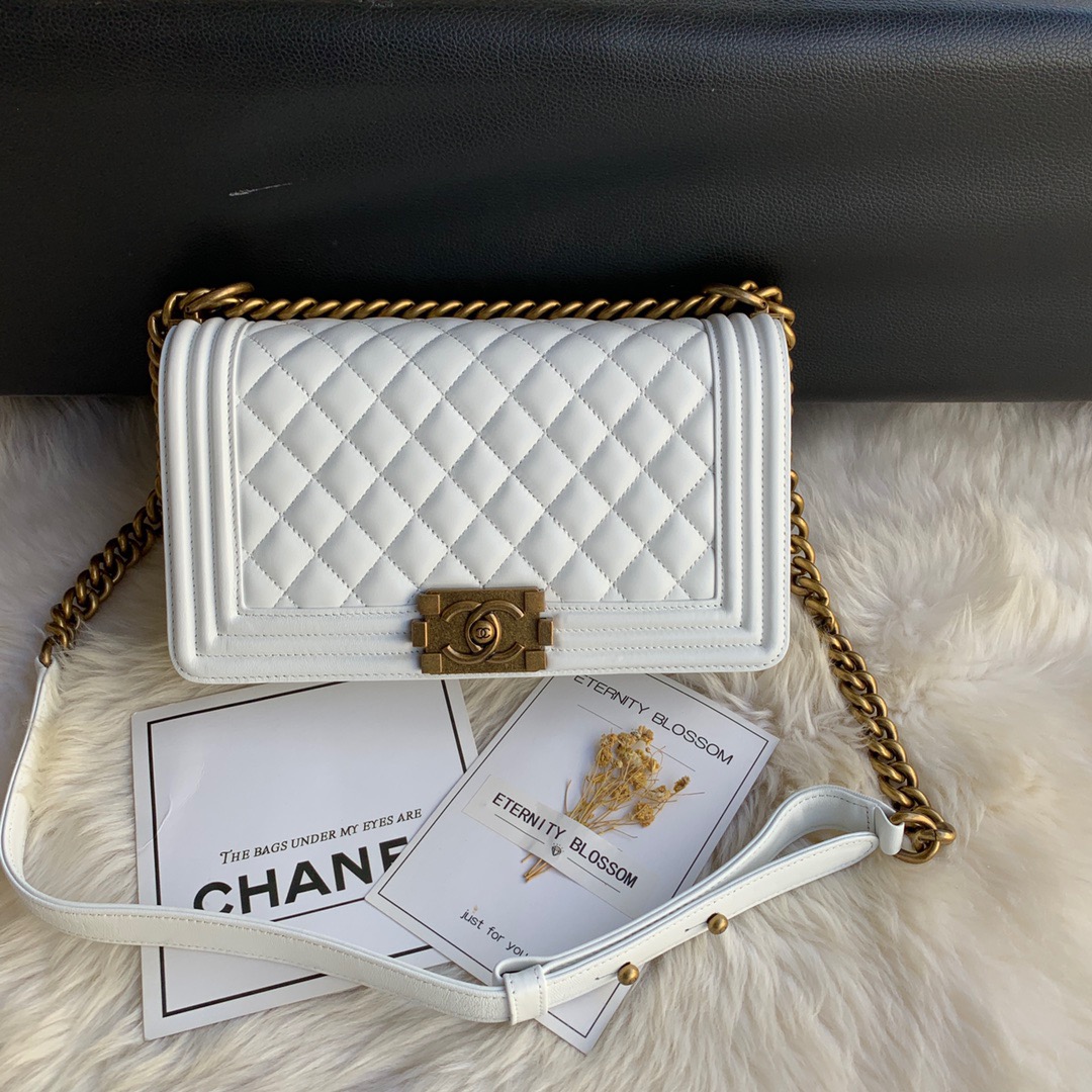 A67086, CHANEL BOY CHANEL HANDBAG, LAMBSKIN