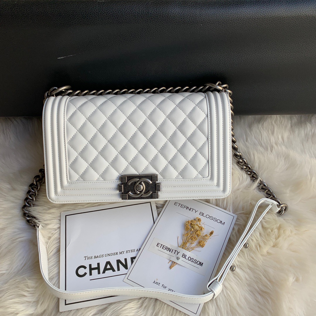 A67086, CHANEL BOY CHANEL HANDBAG, LAMBSKIN
