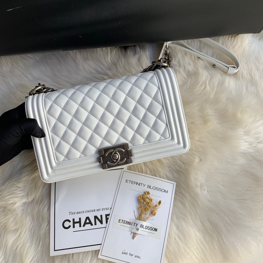 A67086, CHANEL BOY CHANEL HANDBAG, LAMBSKIN