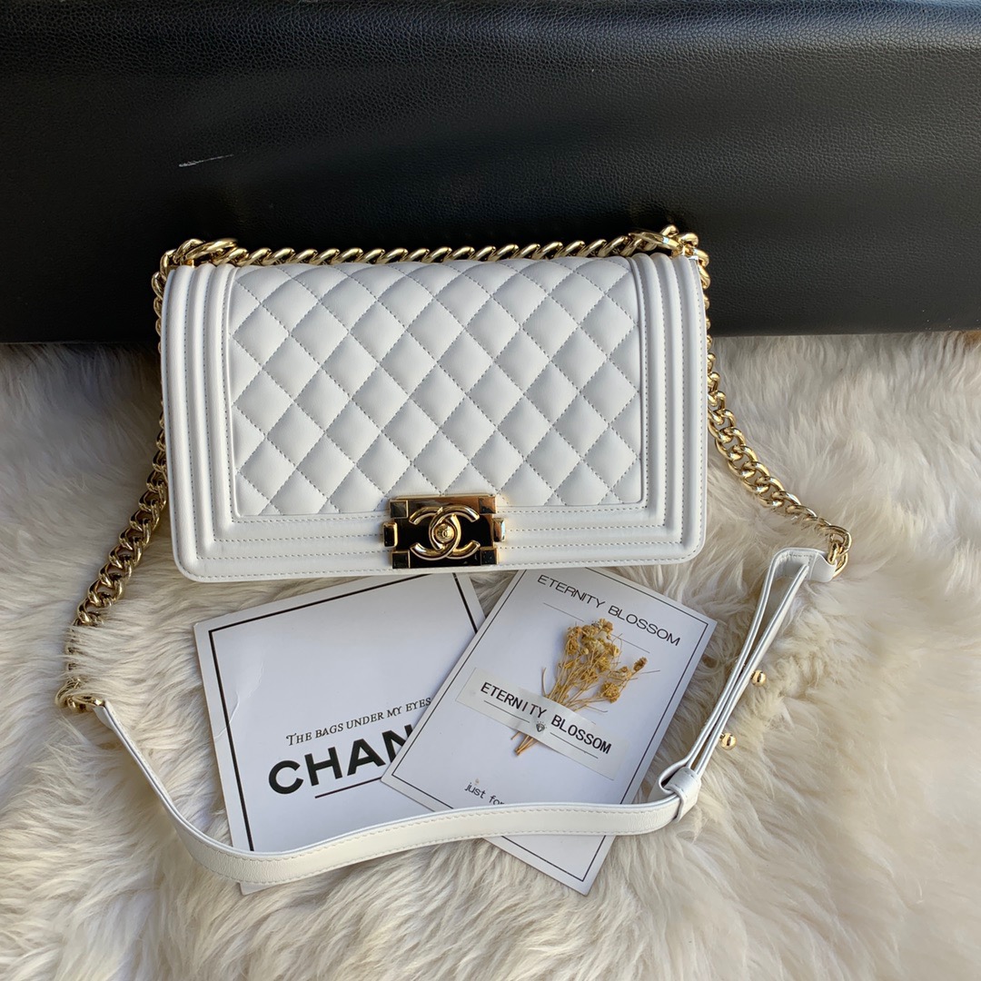 A67086, CHANEL BOY CHANEL HANDBAG, LAMBSKIN