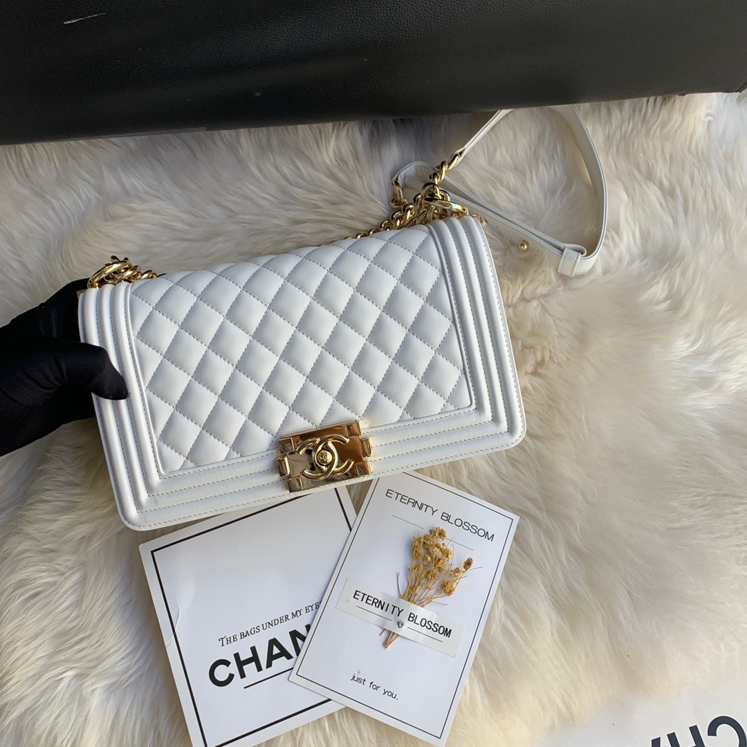 A67086, CHANEL BOY CHANEL HANDBAG, LAMBSKIN