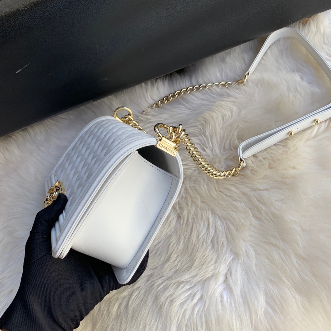 A67086, CHANEL BOY CHANEL HANDBAG, LAMBSKIN