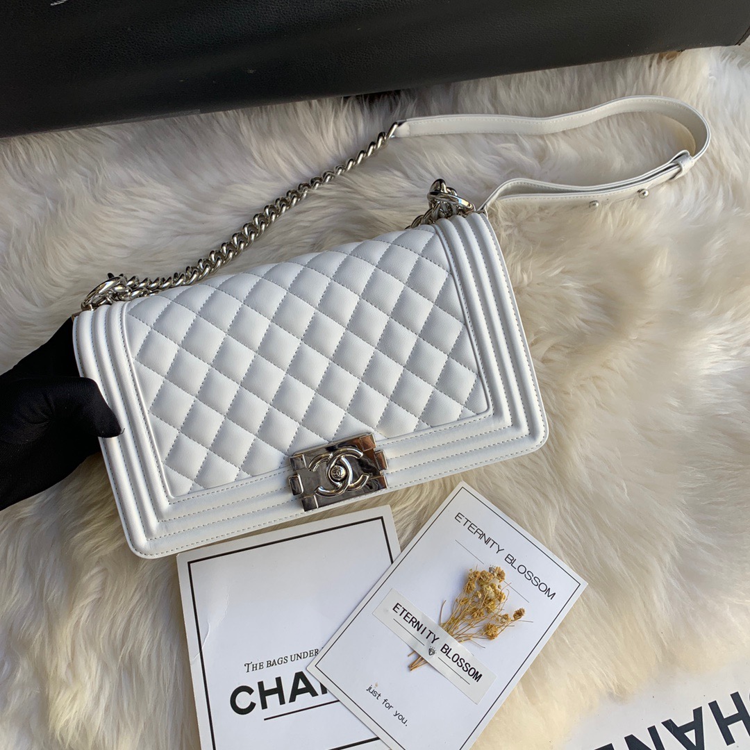 A67086, CHANEL BOY CHANEL HANDBAG, LAMBSKIN