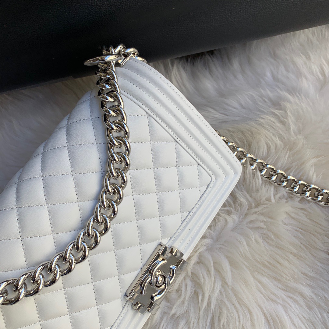 A67086, CHANEL BOY CHANEL HANDBAG, LAMBSKIN